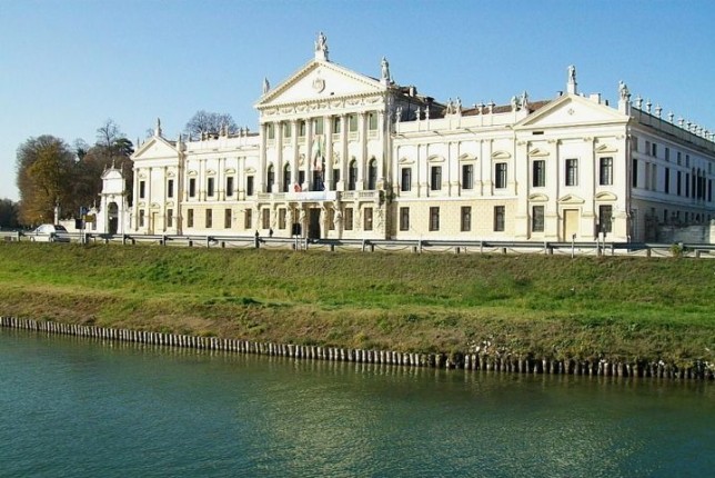 Navigazione sul Brenta e le Ville Venete: Villa Pisani, Villa Widmann, Villa Foscari